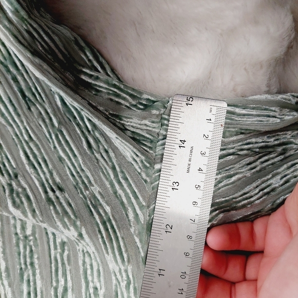 Luxxel Green Cropped Blouse & Wide Leg Pants Set 5599 & 6642 - Picture 12 of 13